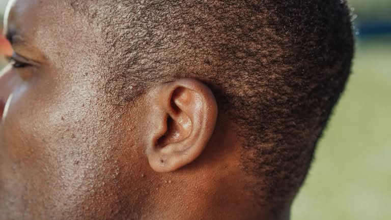ear infection symptoms